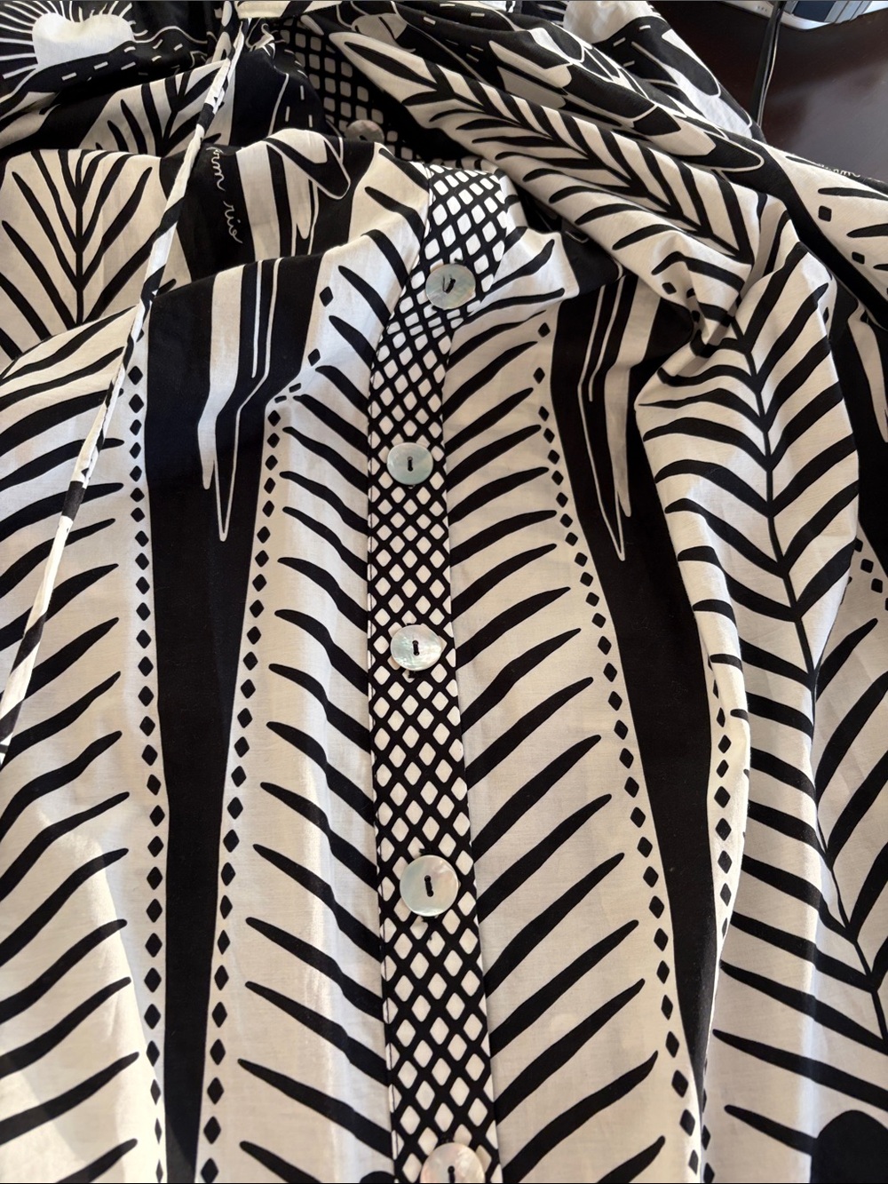 FARM Rio Black & White Tropical Print V-Neck Midi Dress - Picture 8 of 12